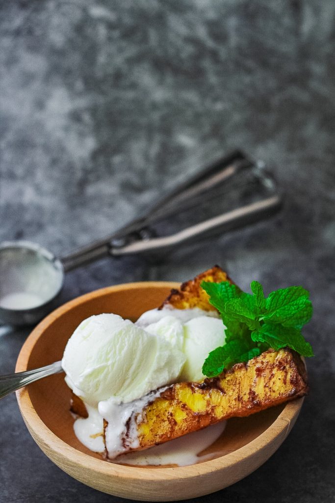 Ananas grillé au sucre à la cannelle